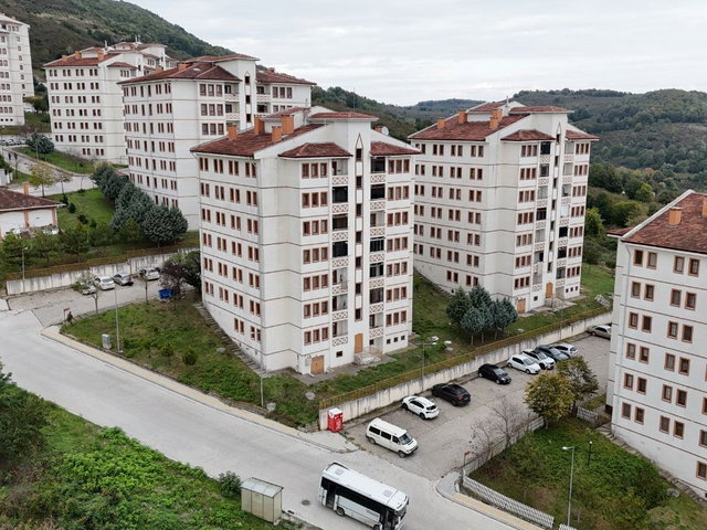 ÇİLİMLİ TOKİ ARA KAT 2+1 . BORCU YOK. KATILIM EVLERİ İÇİN UYGUN