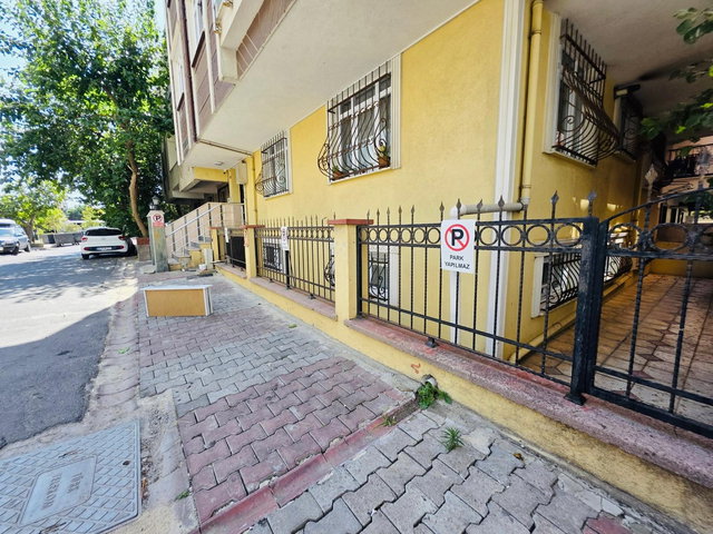Esenevler Merkez'de Full Eşyalı Oturuma Hazır - 2+1 Bahçe Katı