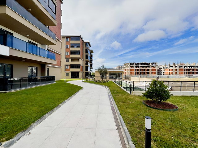FA ÖZBİR'DEN 7/24 GÜVENLİKLİ LÜX SİTE İÇİ 90m² 2+1 DAİRE