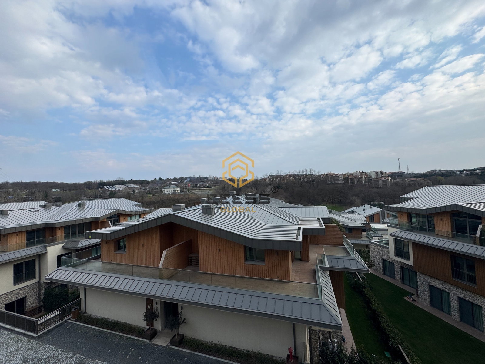 KEMERBURGAZ NEVBAHAR EVLERİ'NDE KİRALIK 2+1 DAİRE