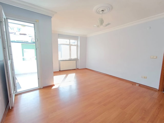 ÜMRANİYE ÇARŞI METROYA 5 DAKİKA MESAFEDE 2+1 DAİRE