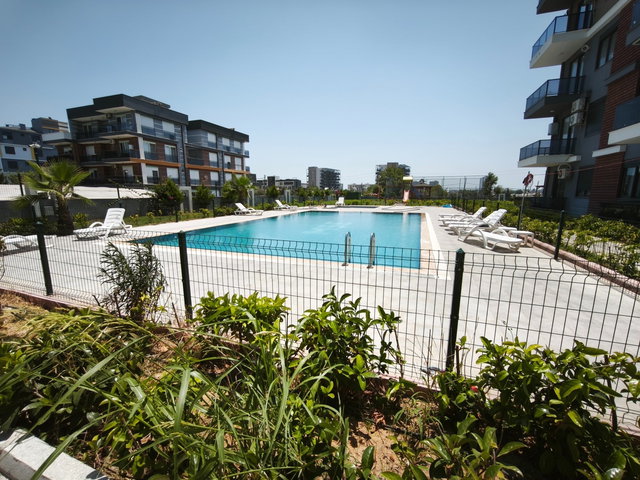 ALTINTAŞ'TA HAVUZLU SİTE İÇERİSİNDE KİRALIK 1+1 DAİRE