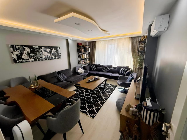 Yenimahalle'de 3+1 Satılık Geniş Daire