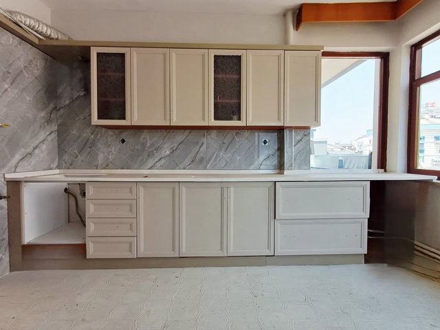Muratpaşa Varlık'ta 170 m² 4+1 Doğalgazlı 100. Yıl Bulvarı Üzeri