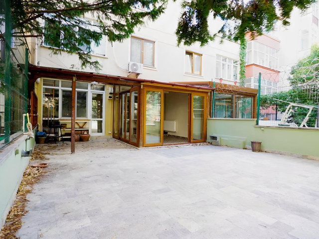 ODAK EMLAK'tan Moda'da Genç Binada Bahçeli Garajlı Daire