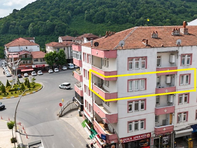ÇARŞI MERKEZİNDE GÖBEĞİNDE 3+1 DAİRE 140 m2 ÇİFT BALKONLU