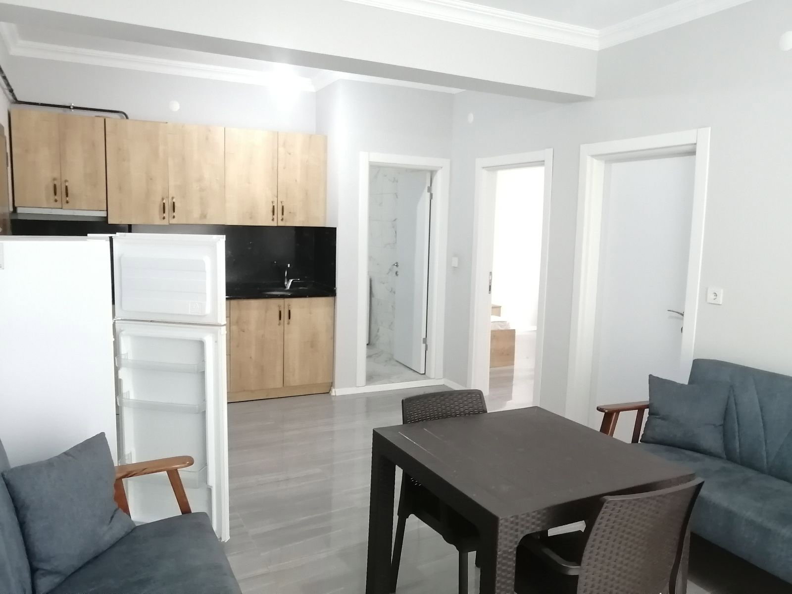 2 YATAK ODASI SALON MUTFAK BİR FULL EŞYALI KİRALIK DAİRE