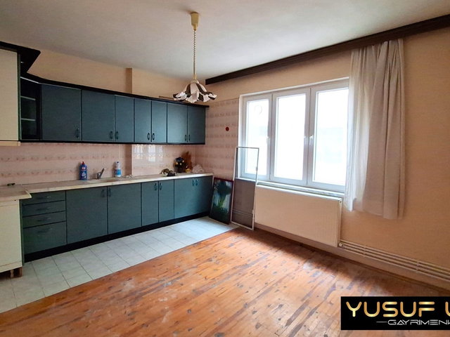 YUSUF USTA GAYRİMENKUL'DEN MERKEZİ KONUMDA 2+1 KİRALIK DAİRE
