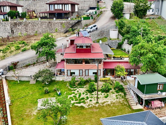 DOĞA İLE İÇ İÇE EMSALSİZ VİLLA