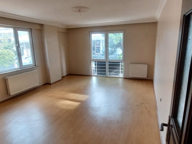 Küçükbakkalköyde Genç Binada Metroya Yakın Mesafede 3+1 Kiralık