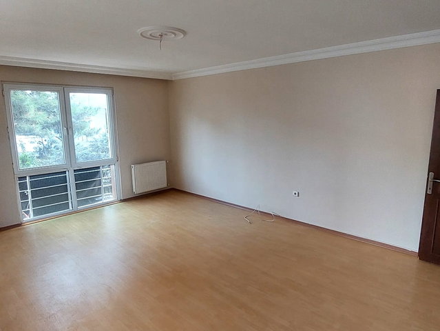 Küçükbakkalköyde Genç Binada Metroya Yakın Mesafede 3+1 Kiralık