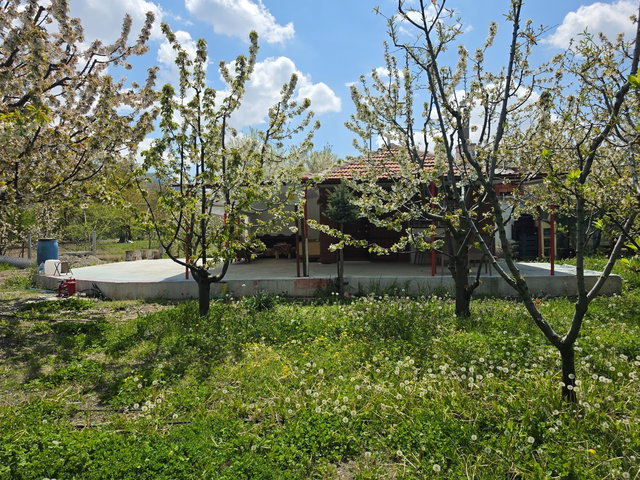 DOĞAYLA İÇ İÇE SATILIK 4.706m2 BAHÇELİ VE RUHSATLI MÜSTAKİL EV