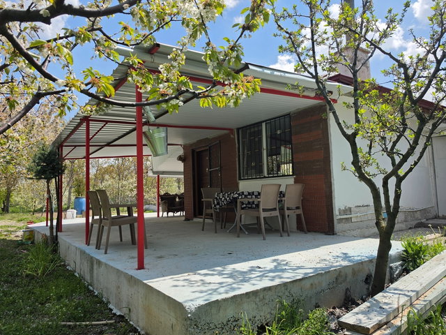 DOĞAYLA İÇ İÇE SATILIK 4.706m2 BAHÇELİ VE RUHSATLI MÜSTAKİL EV