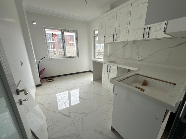 BEŞİKKAYA DA 8. CADDE YAKINI 2+1 SIFIR GİRİŞKAT KİRALIK