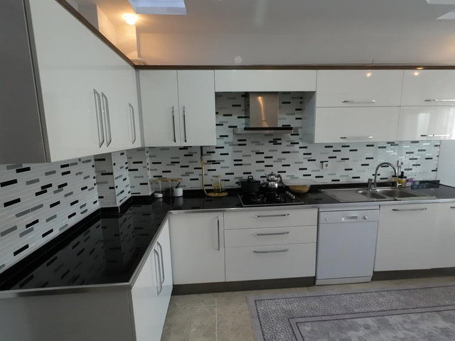 100.YIL PARKINA YÜRÜME MESFESİNDE SATILIK 3+1 İÇİ YAPILI DAİRE