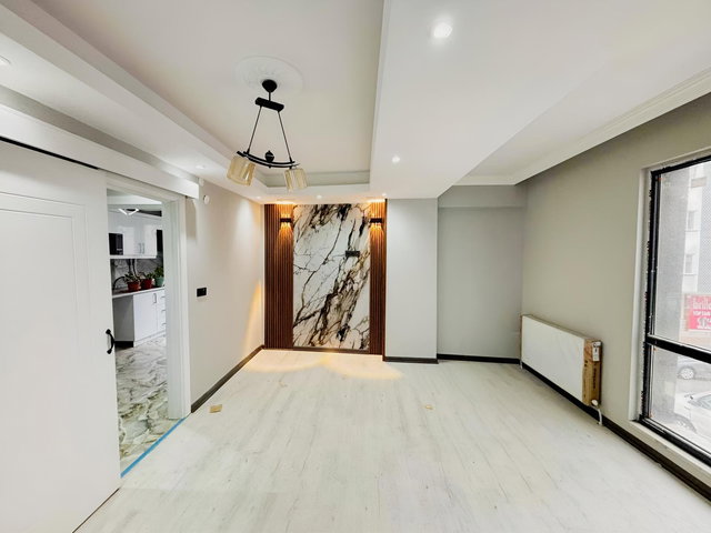 FA ÖZBİR'DEN MERKEZİ KONUMDA CAMBALKONLU İSKANLI 2+1 DAİRE