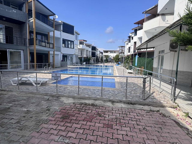 REALTY CHN'DEN 3+1 VILLA HAVUZLU SİTE DENİZE YÜRÜME MESAFESİ