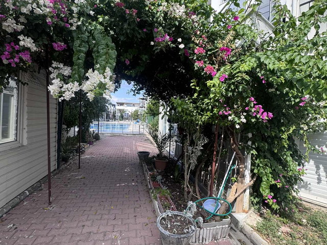 REALTY CHN'DEN 3+1 VILLA HAVUZLU SİTE DENİZE YÜRÜME MESAFESİ