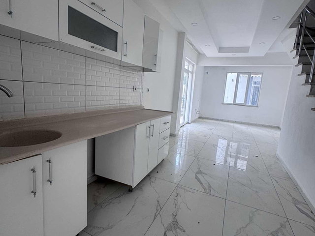 REALTY CHN'DEN 3+1 VILLA HAVUZLU SİTE DENİZE YÜRÜME MESAFESİ