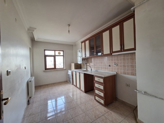 MERKEZİ KONUMDA SİTEDE OTOPARKLI MANZARALI 3+1 KİRALIK DAİRE