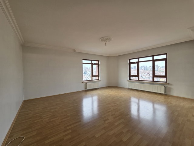 MERKEZİ KONUMDA SİTEDE OTOPARKLI MANZARALI 3+1 KİRALIK DAİRE