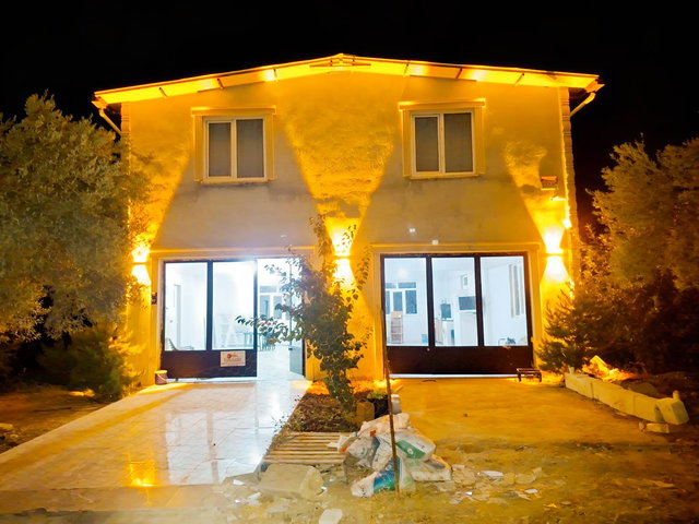 2500m2 Arazi ve Müstakil ev Dükkan ve Otopark, Anayol Kenarı