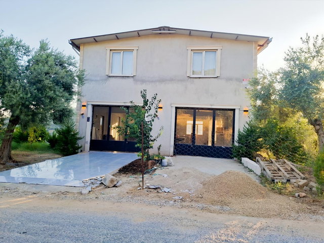 2500m2 Arazi ve Müstakil ev Dükkan ve Otopark, Anayol Kenarı