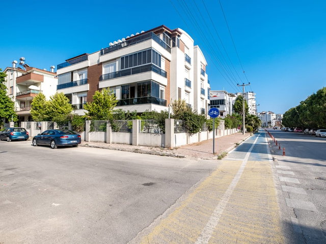 GÜZELOBA MH.'MERKEZİ KONUMDA DENİZE YÜRÜME MESAFEDE 3+1 DUBLEKS