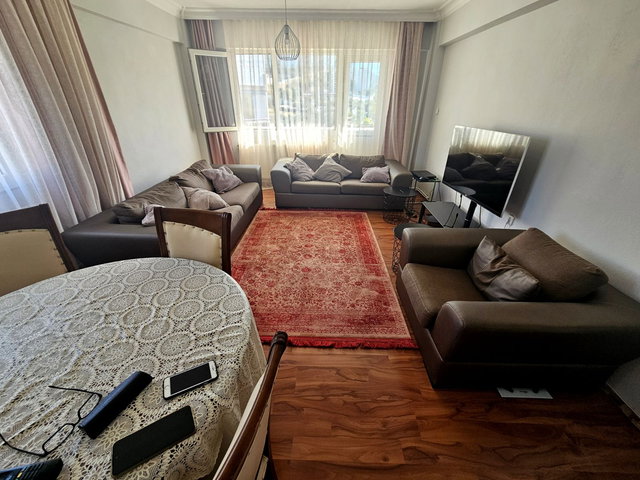 PAZAR YERİ YAKININDA SİTE İÇERİSİNDE ÖNÜ AÇIK SATILIK DAİRE.