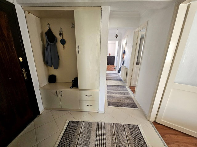 PAZAR YERİ YAKININDA SİTE İÇERİSİNDE ÖNÜ AÇIK SATILIK DAİRE.