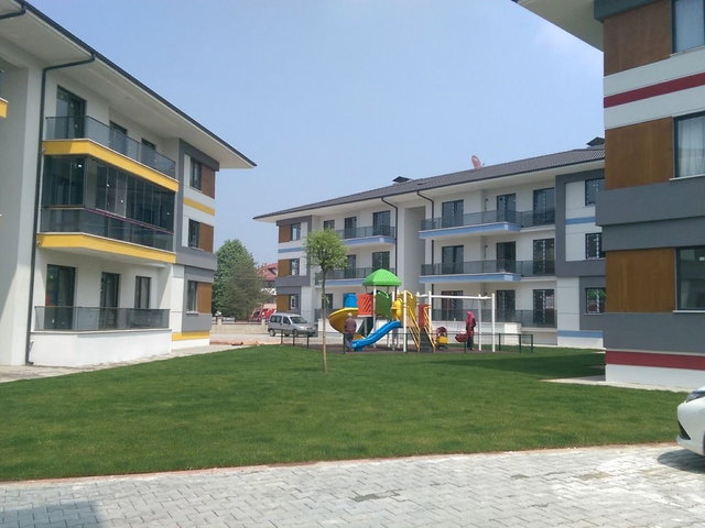 CARŞI MERKEZDE GÖKKUŞAĞI SİTESİNDE EBEBEYN BANYOLU KİRALIK DAİRE