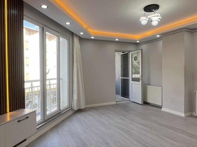 EKOL'DEN CADDE ÜZERİ KİRALIK 2+1 ARAKAT