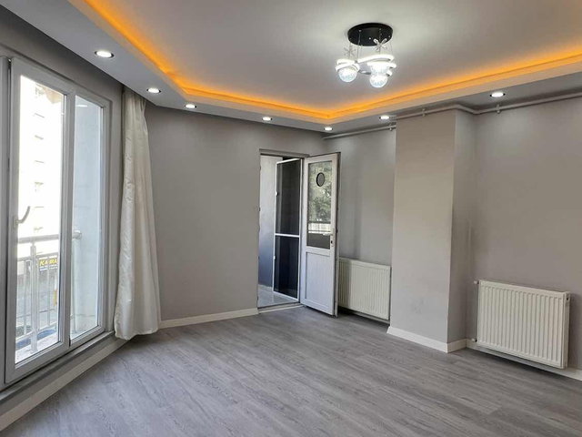 EKOL'DEN CADDE ÜZERİ KİRALIK 2+1 ARAKAT