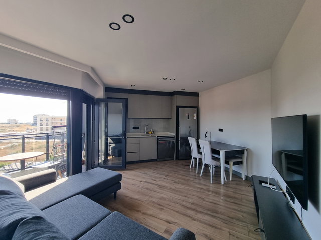 Altıntaş'ta Yeni Mobilyalı Havuz Manzaralı 1+1 Kiralık Daire