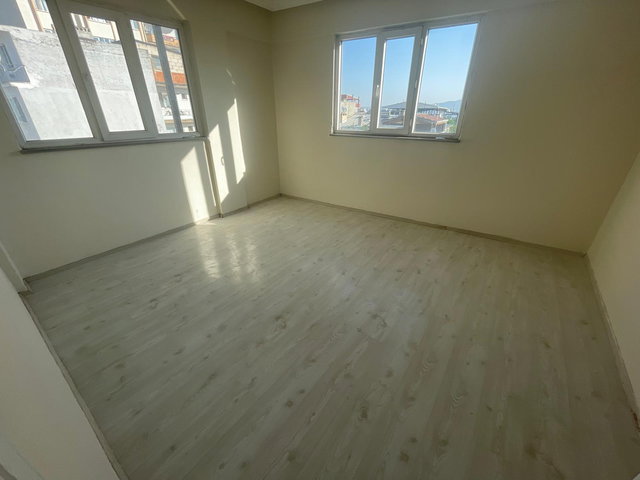 BURSA KILIÇ TAN ORTABAĞLAR MERKEZDE KİRALIK 4.KATTA 2+1 DAİRE