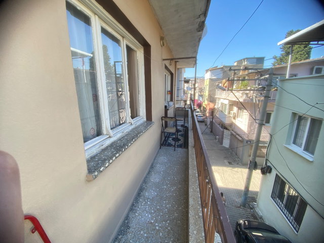 BORNOVA ÇAMDİBİNDE 4 KATLI SATILIK BİNA