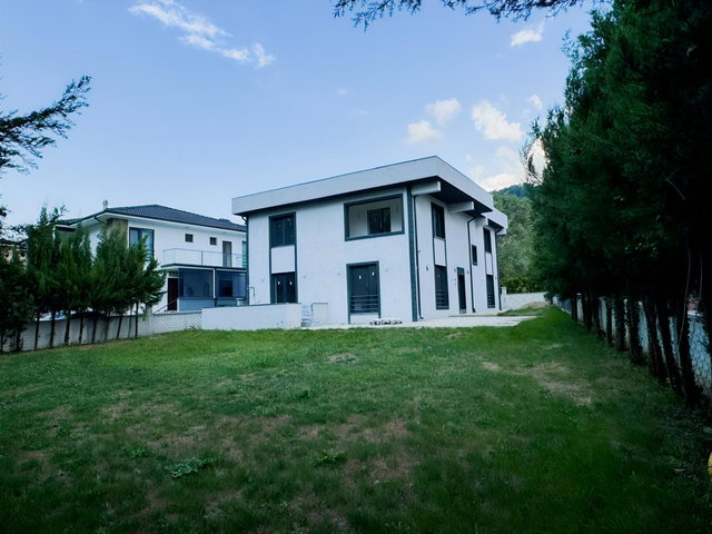SAKARYA AKYAZI KUZULUKTA SATILIK VİLLA