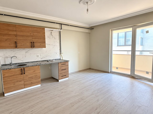 AKYAZI'DA SATILIK 1+1 DAİRE