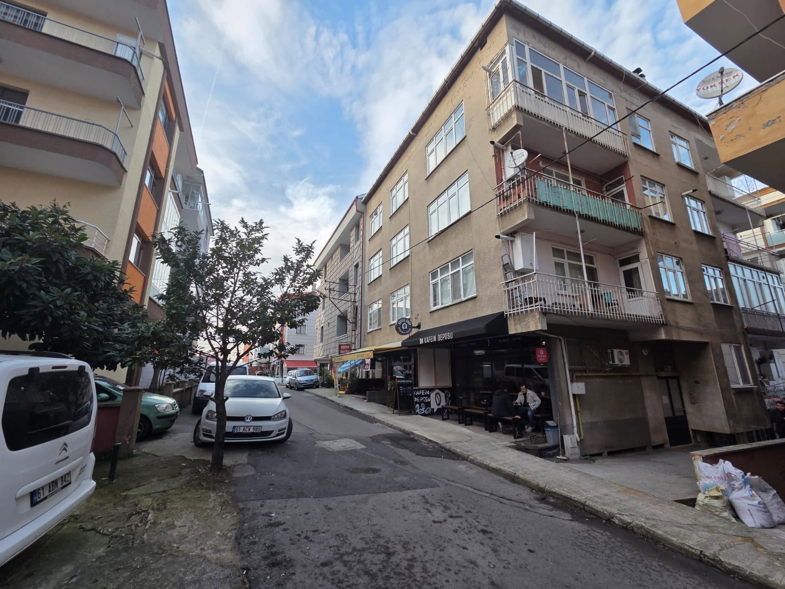 KTÜ A KAPISI YAKININDA 2+1 120M2 SATILIK DAİRE