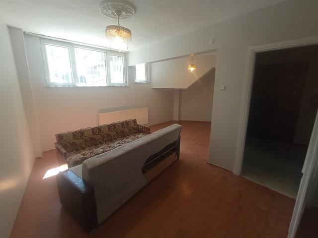 K.M.Paşa 2+1 70m² Yarı bodrum Bahçe Katı Kombili Çift Cepheli