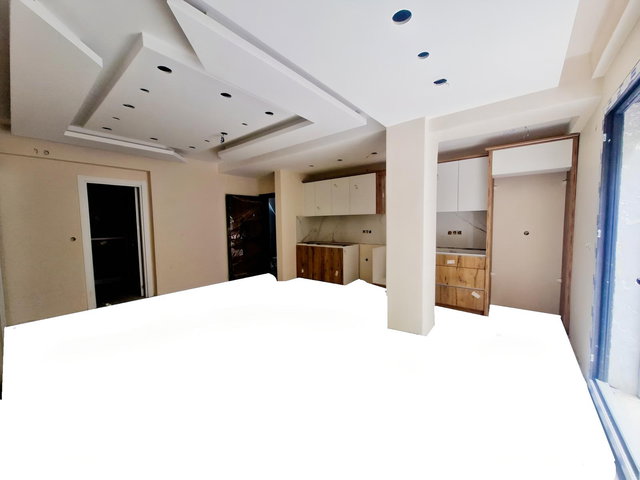 ÇİĞLİ'DE YENİ BİNA. NET 52m2,BAHÇE 28M2 ALANLI OLAN SATILIK 1+1