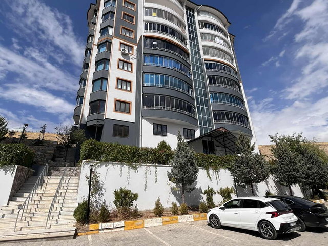 CUMHURİYET MAHALLESİ OSMANLI KONAKLARINDA 4+1 SATILIK DAİRE