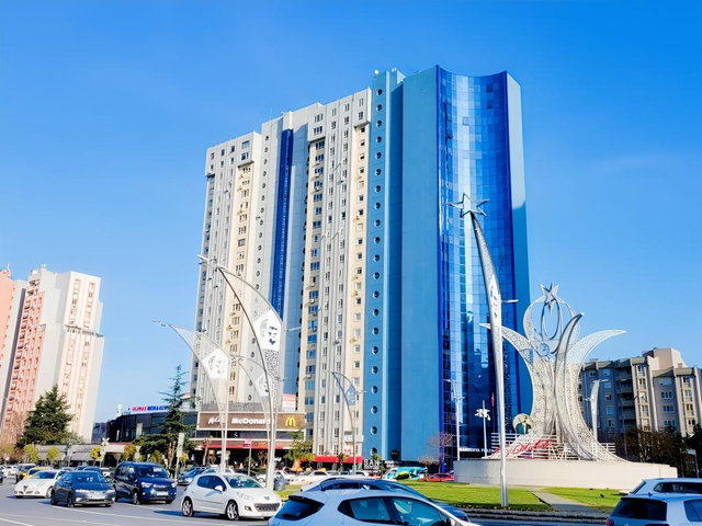 ATAŞEHİR GARDENYA PLAZA' DA ACIBADEM HAST. VE METROPOL AVM YANI