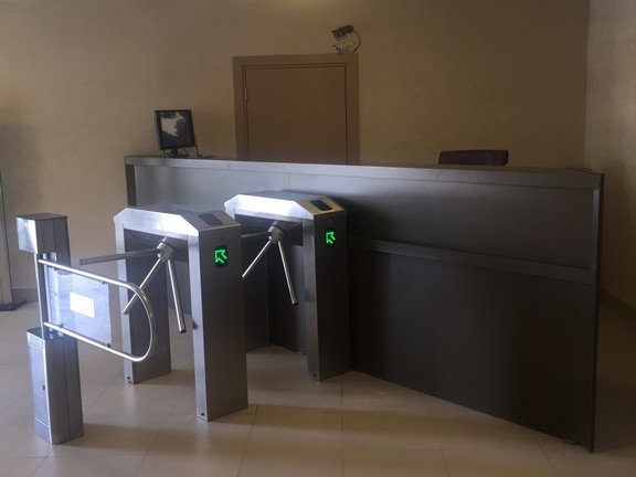 ATAŞEHİR GARDENYA PLAZA' DA ACIBADEM HAST. VE METROPOL AVM YANI
