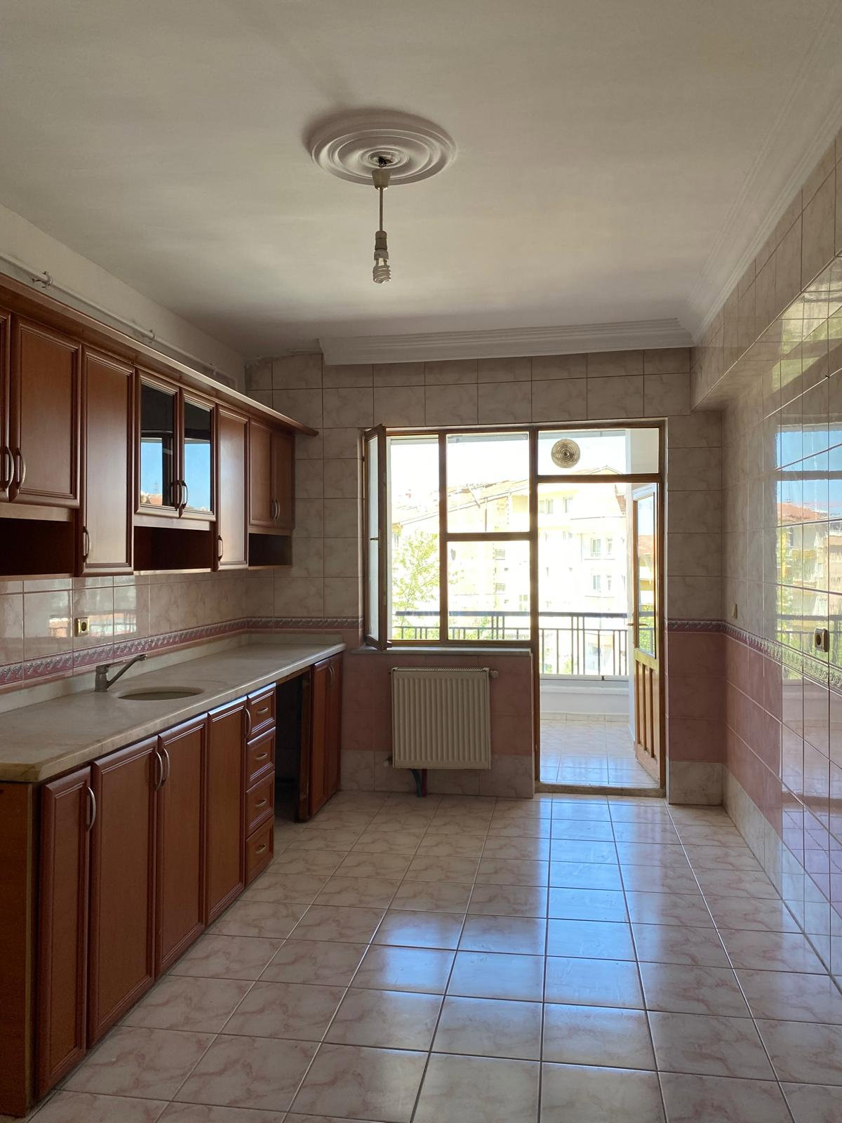 ÇARŞI MERKEZİNDE 3+1 İÇİ YAPILI KİRALIK DAİRE