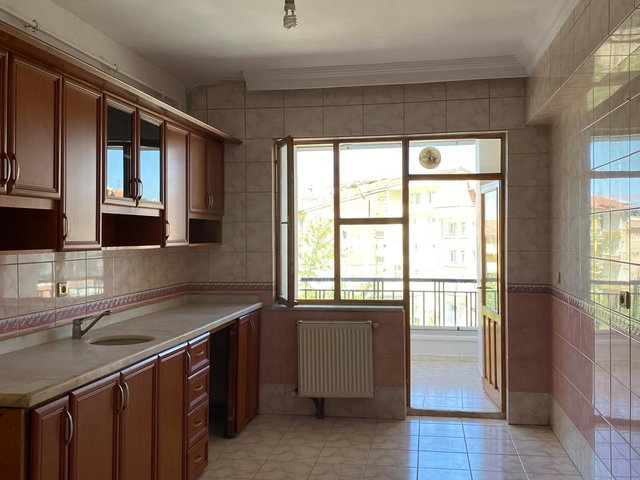 ÇARŞI MERKEZİNDE 3+1 İÇİ YAPILI KİRALIK DAİRE
