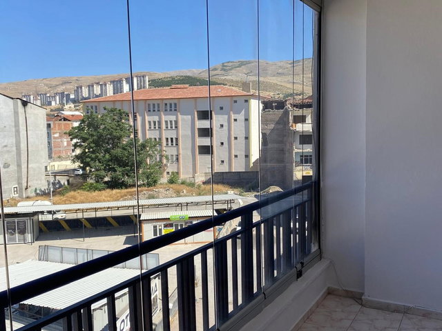 ÇARŞI MERKEZİNDE 3+1 İÇİ YAPILI KİRALIK DAİRE