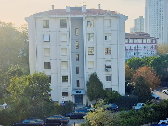 ATAŞEHİR KISA KATLIDA FULL TADİLATLI FULL MOBİLYALI EMSALSİZ 3+1