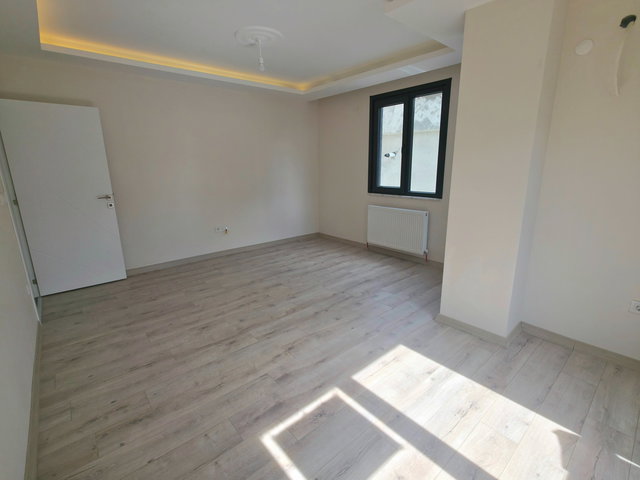 KULE'den | SIFIR - Otoparklı Binada Çarşıya Yakın 2+1 Ara Katlar