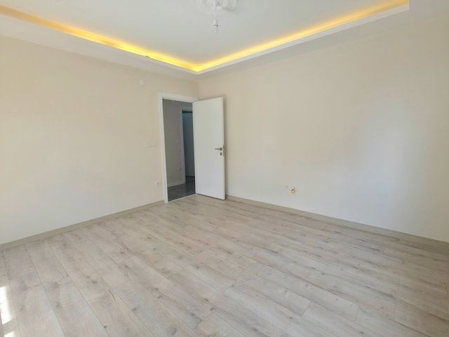 KULE'den | SIFIR - Otoparklı Binada Çarşıya Yakın 2+1 Ara Katlar